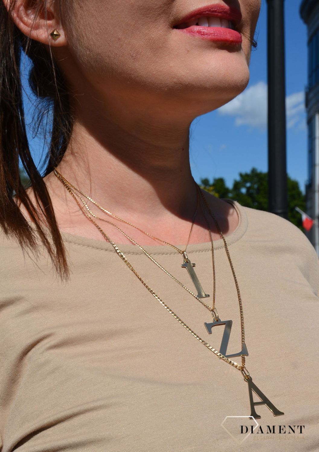 Złota zawieszka damska wykonana z najwyższej jakości złota próby 585. Złota zawieszka to bardzo modny dodatek do stylizacji. Idealne na prezent dla kobiety..jpg